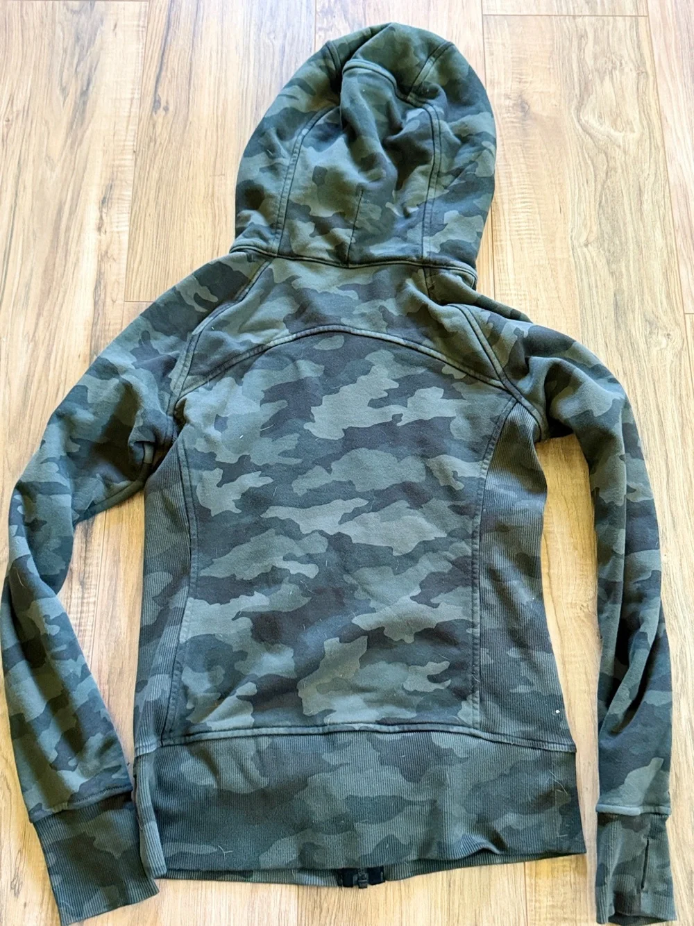 Lululemon Camo full-zip Scuba Hoodie – Size 6